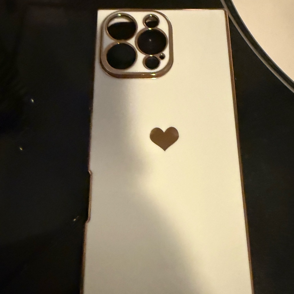 Gold Heart Phone Case iPhone 16 pro max
